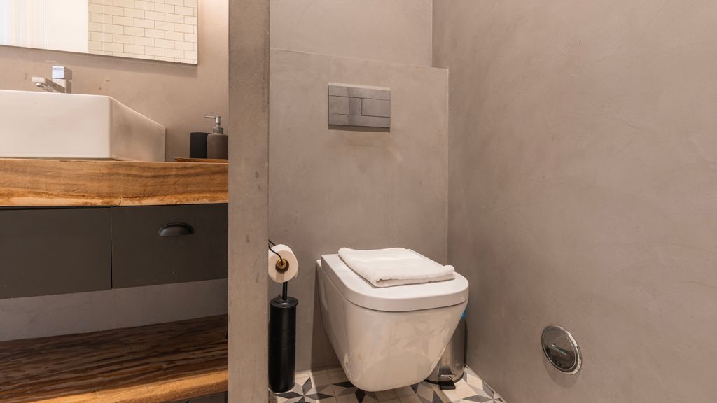 Charming 3BDR Duplex in City Center by LovelyStay