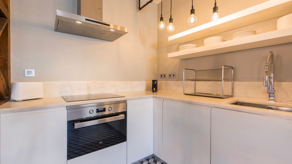 Charming 3BDR Duplex in City Center by LovelyStay