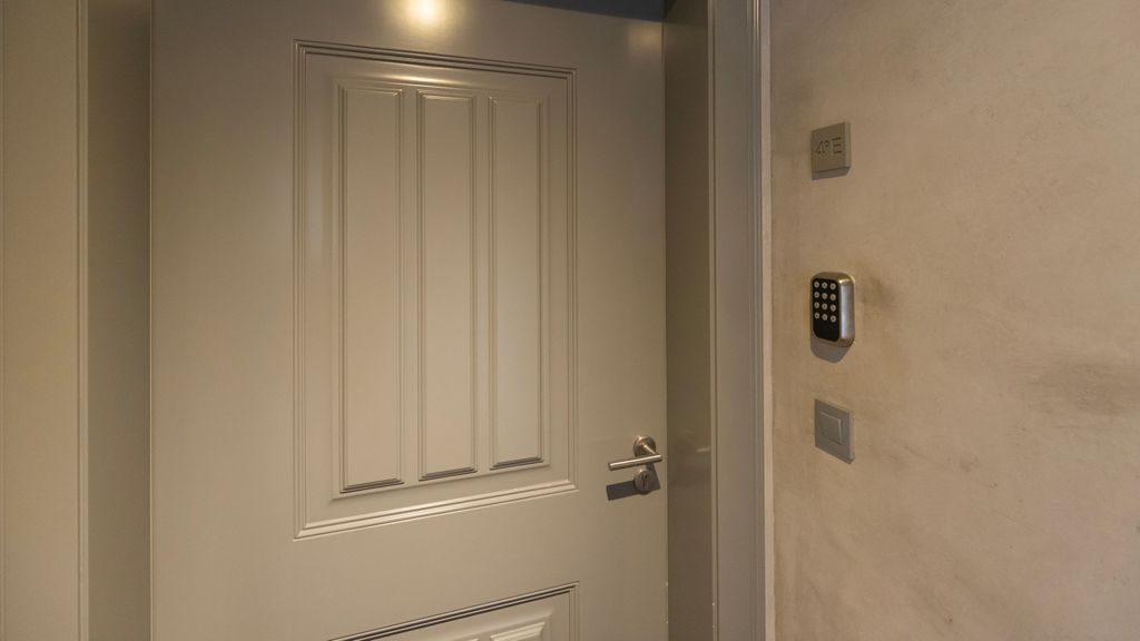 Charming 3BDR Duplex in City Center by LovelyStay
