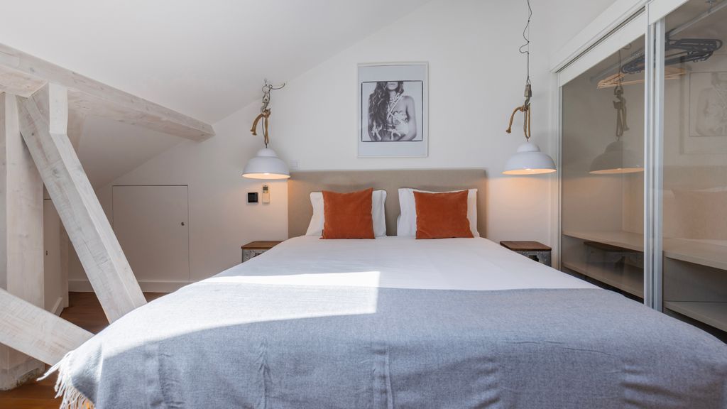 Charming 3BDR Duplex in City Center by LovelyStay
