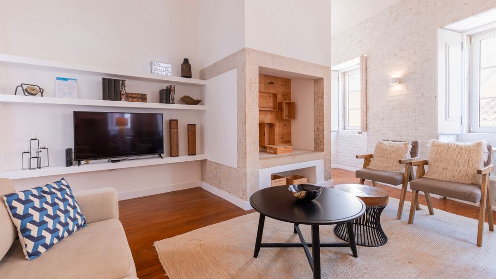 Charming 3BDR Duplex in City Center by LovelyStay