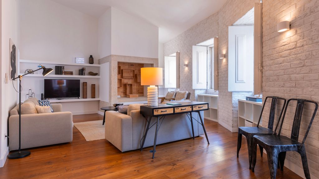 Charming 3BDR Duplex in City Center by LovelyStay