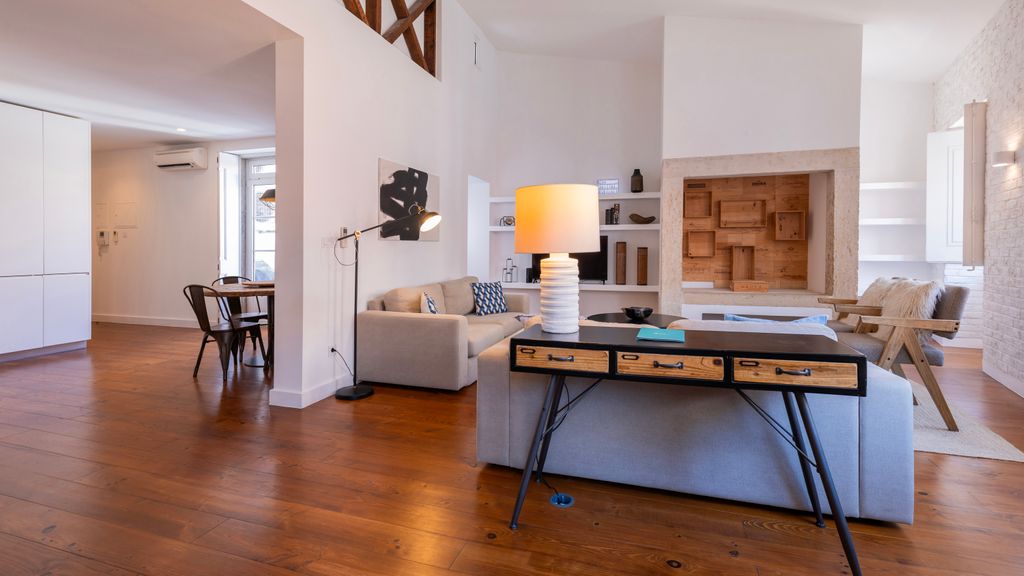Charming 3BDR Duplex in City Center by LovelyStay