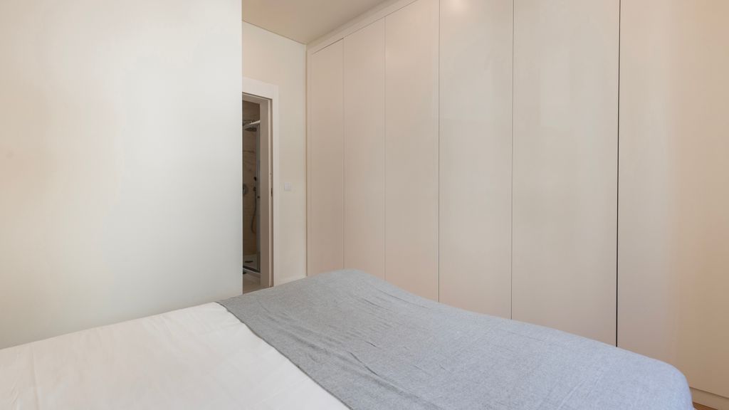 Homely 2BDR Apartment w/ Terrace by LovelyStay