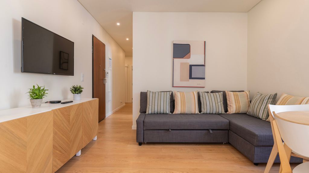 Homely 2BDR Apartment w/ Terrace by LovelyStay