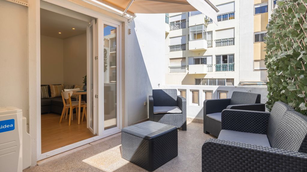 Homely 2BDR Apartment w/ Terrace by LovelyStay