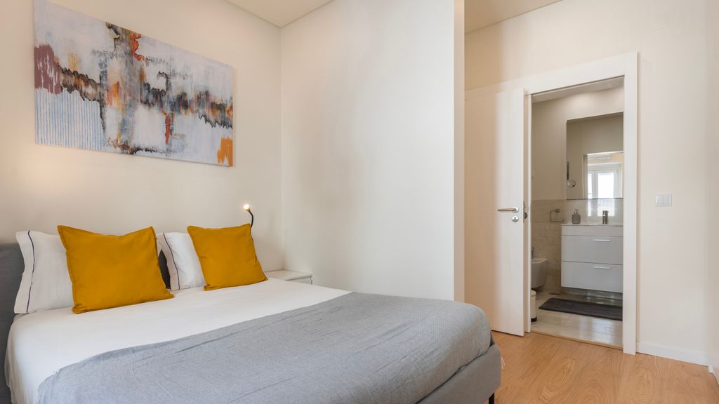 Homely 2BDR Apartment w/ Terrace by LovelyStay