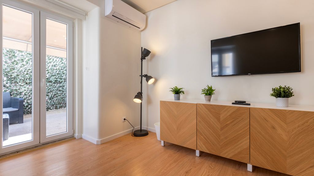 Homely 2BDR Apartment w/ Terrace by LovelyStay