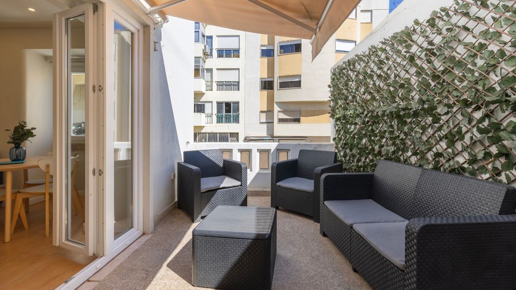 Homely 2BDR Apartment w/ Terrace by LovelyStay