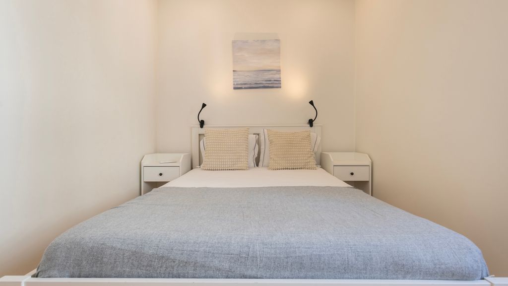 Homely 2BDR Apartment w/ Terrace by LovelyStay