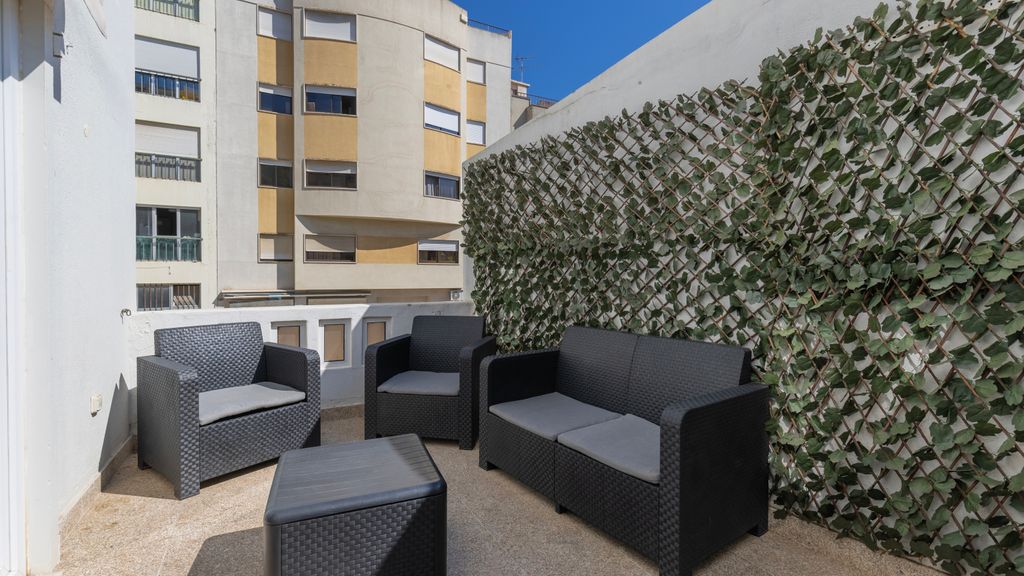 Homely 2BDR Apartment w/ Terrace by LovelyStay