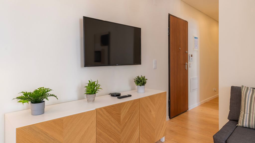 Homely 2BDR Apartment w/ Terrace by LovelyStay