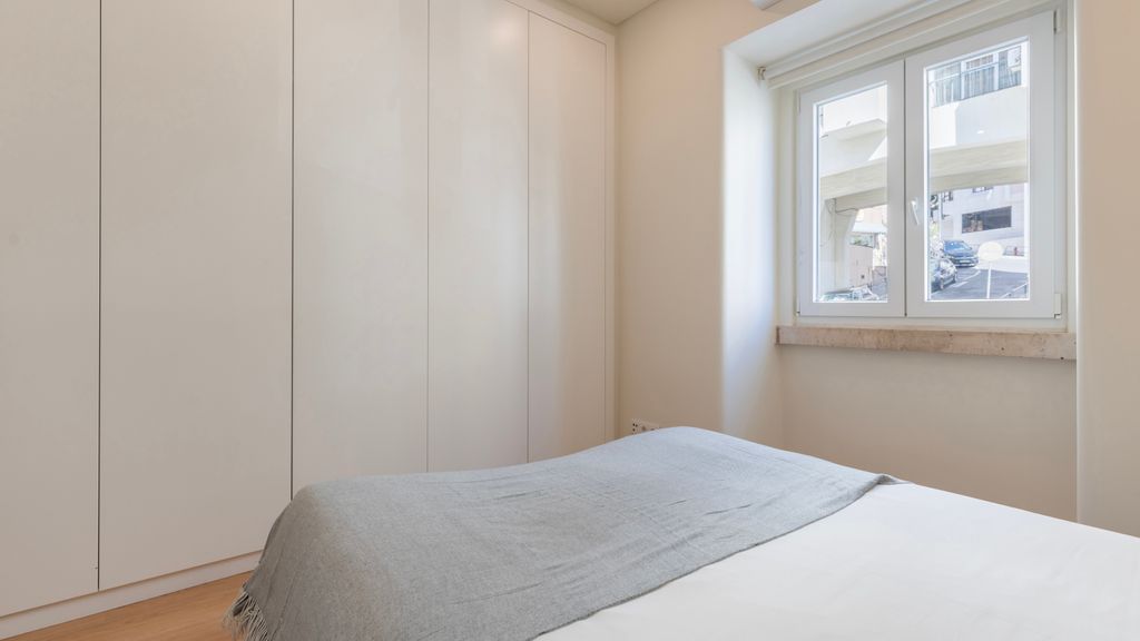 Homely 2BDR Apartment w/ Terrace by LovelyStay