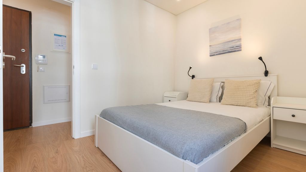 Homely 2BDR Apartment w/ Terrace by LovelyStay