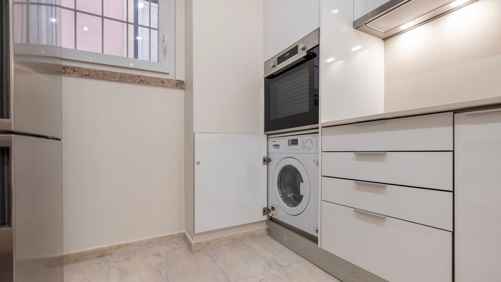 Homely 2BDR Apartment w/ Terrace by LovelyStay