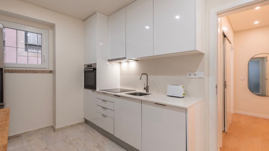 Homely 2BDR Apartment w/ Terrace by LovelyStay