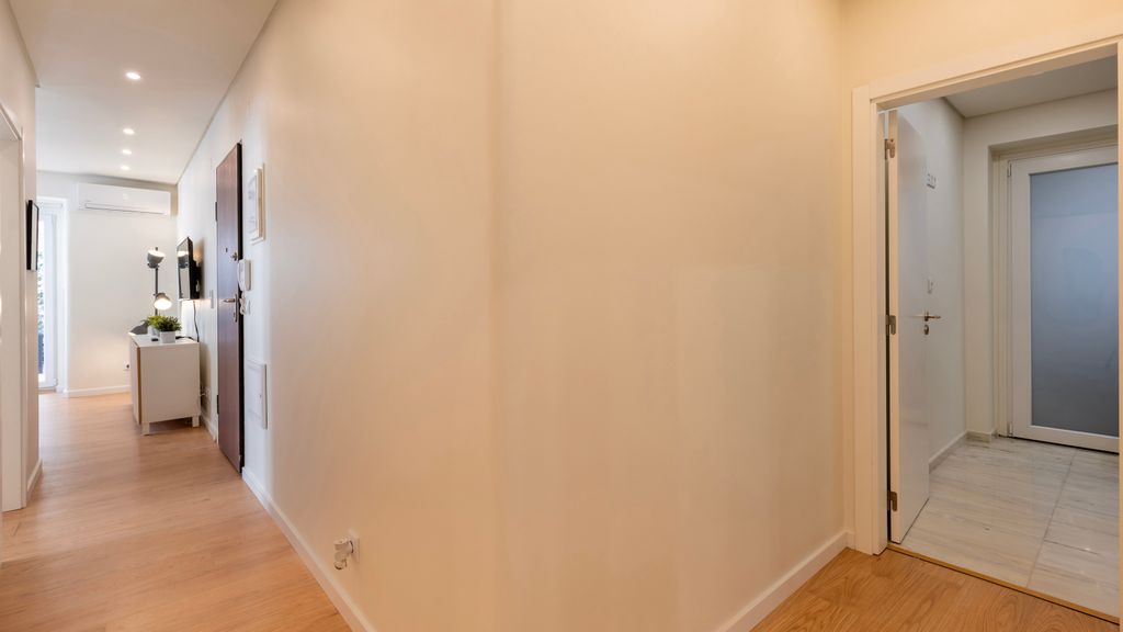Homely 2BDR Apartment w/ Terrace by LovelyStay