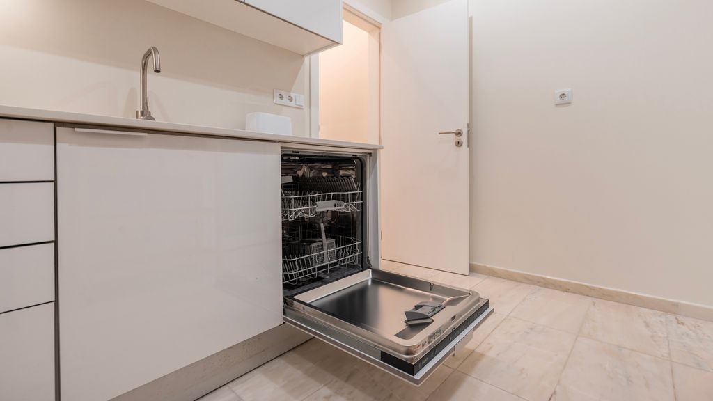Homely 2BDR Apartment w/ Terrace by LovelyStay