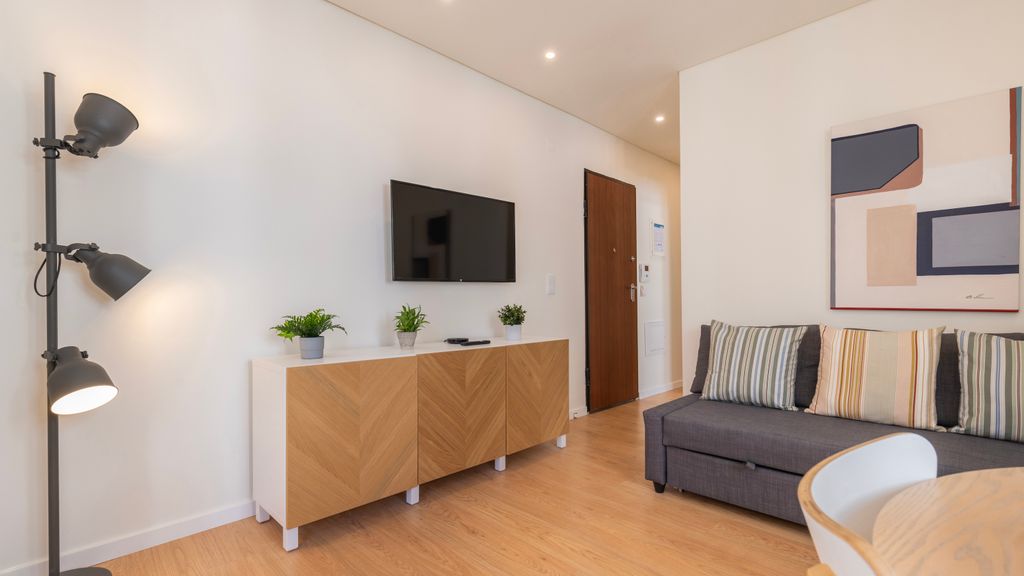 Homely 2BDR Apartment w/ Terrace by LovelyStay