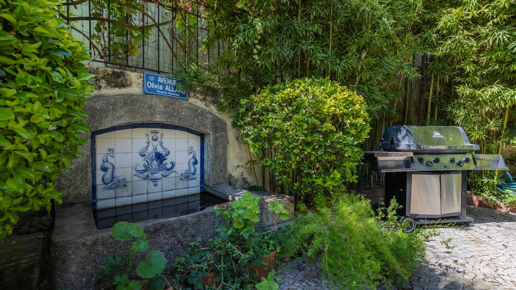 Garden Mansion in Historic Center by LovelyStay