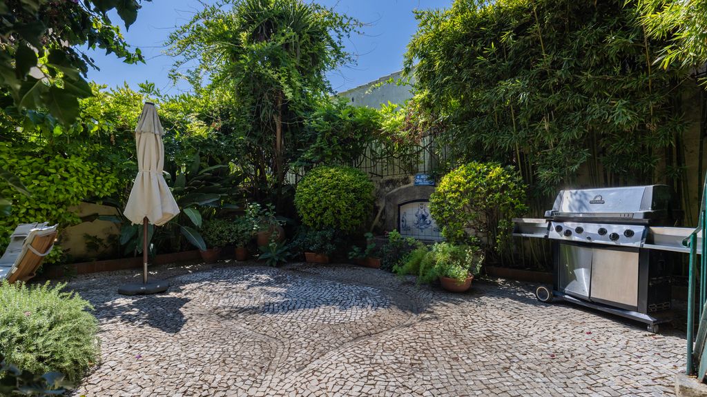 Garden Mansion in Historic Center by LovelyStay