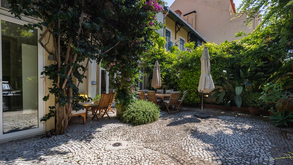 Garden Mansion in Historic Center by LovelyStay