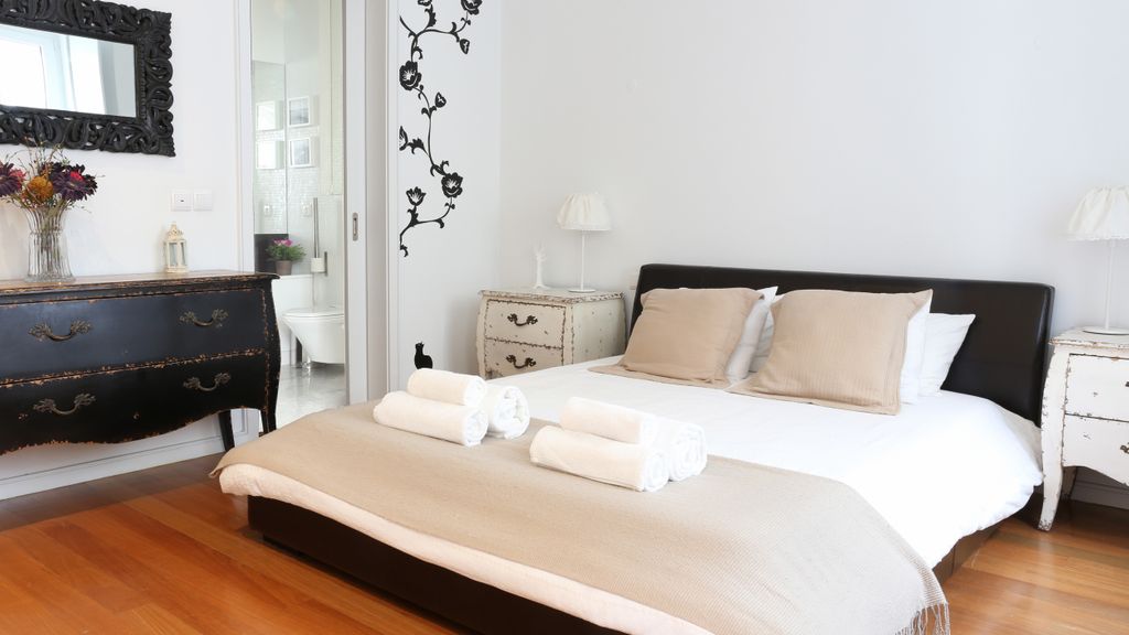 Modern Comfort T1 with Balcony by LovelyStay