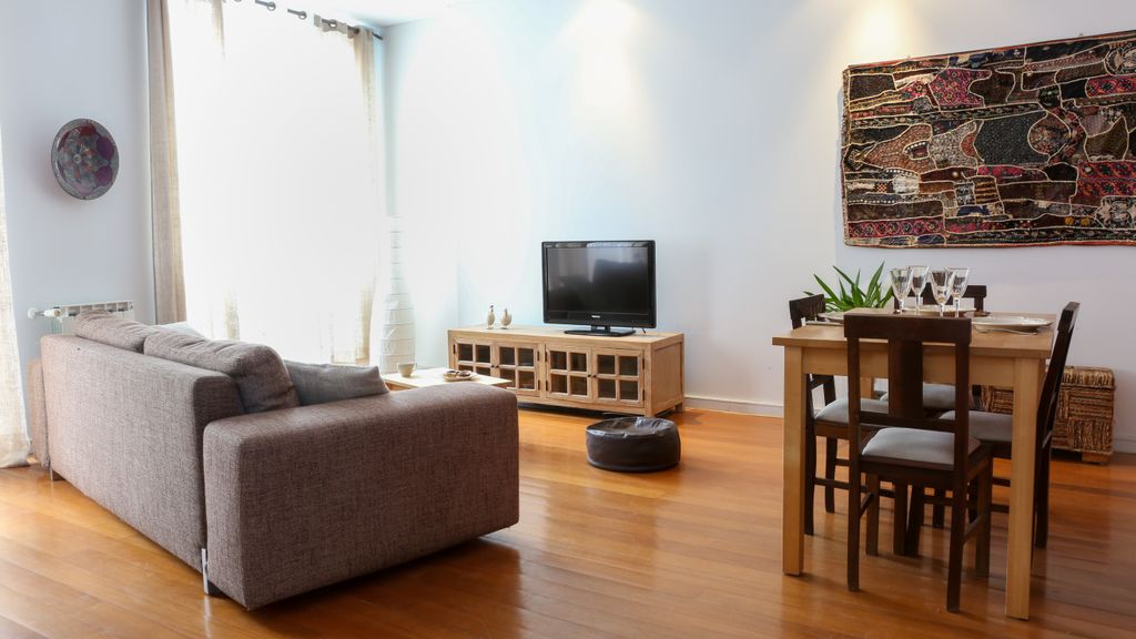 Modern Comfort T1 with Balcony by LovelyStay