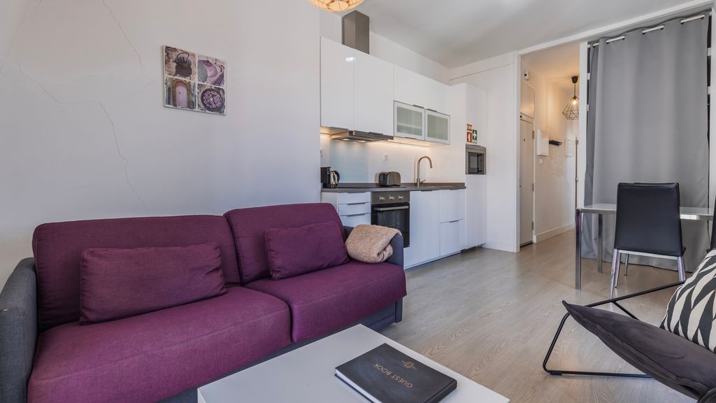Classic Topfloor Apartment by LovelyStay
