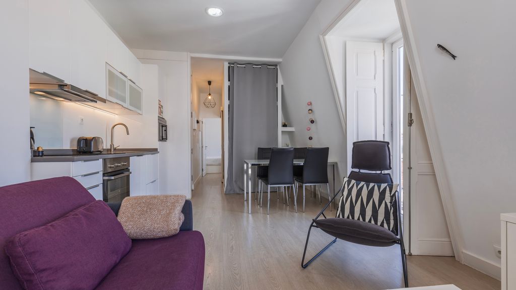 Classic Topfloor Apartment by LovelyStay