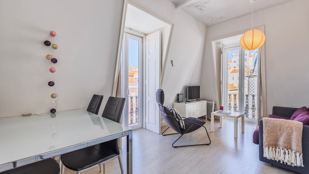 Classic Topfloor Apartment by LovelyStay