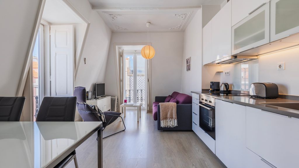Classic Topfloor Apartment by LovelyStay