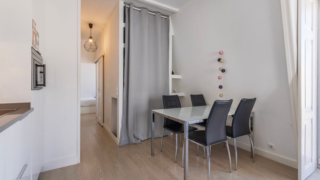 Classic Topfloor Apartment by LovelyStay