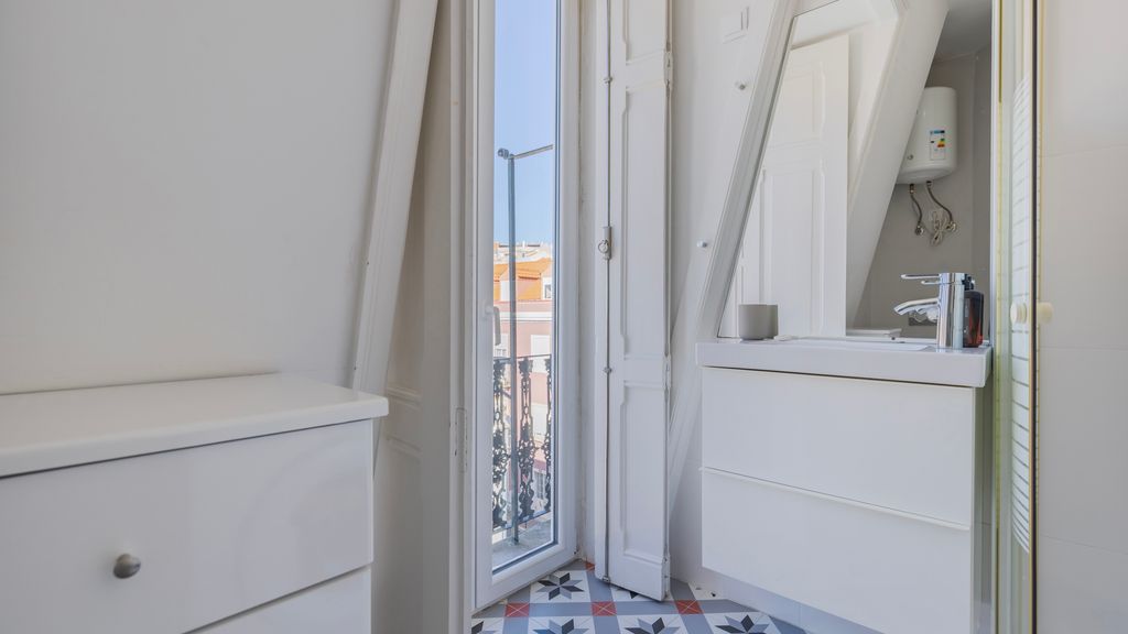Classic Topfloor Apartment by LovelyStay