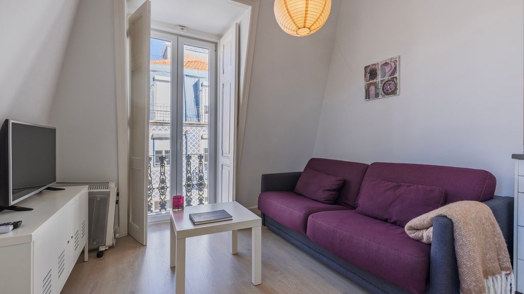 Classic Topfloor Apartment by LovelyStay