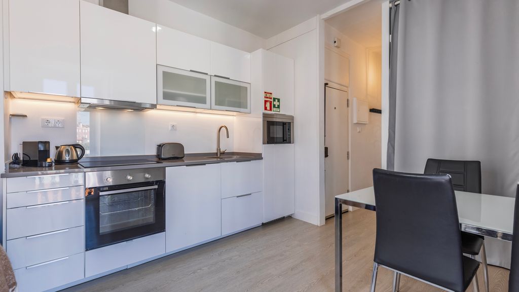 Classic Topfloor Apartment by LovelyStay