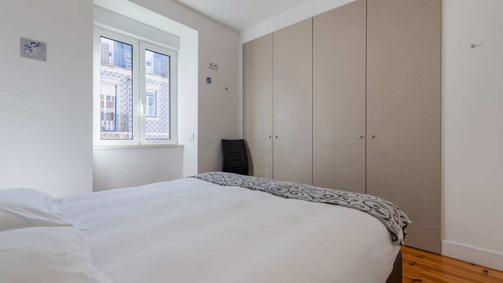 Comfort & Bright Apartment by LovelyStay