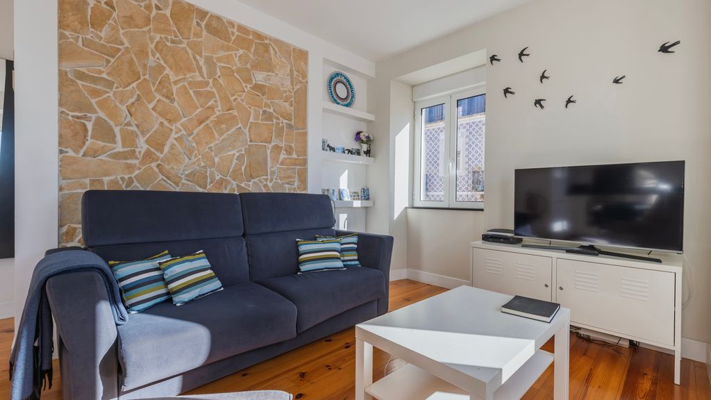 Comfort & Bright Apartment by LovelyStay