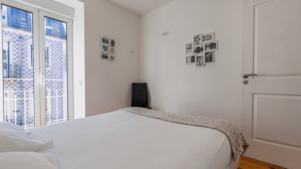 Comfort & Bright Apartment by LovelyStay