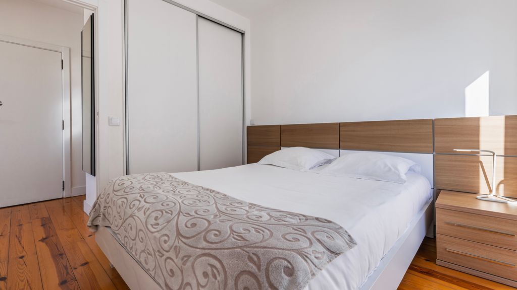 Comfort & Bright Apartment by LovelyStay