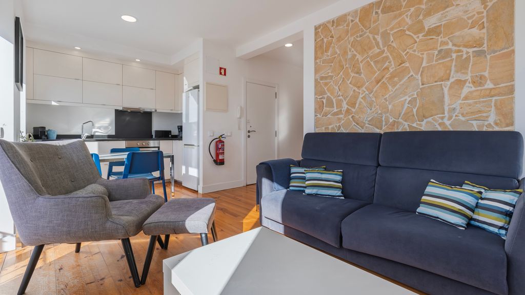 Comfort & Bright Apartment by LovelyStay