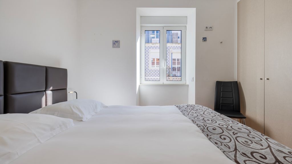 Comfort & Bright Apartment by LovelyStay