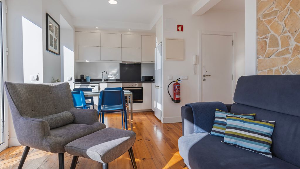 Comfort & Bright Apartment by LovelyStay