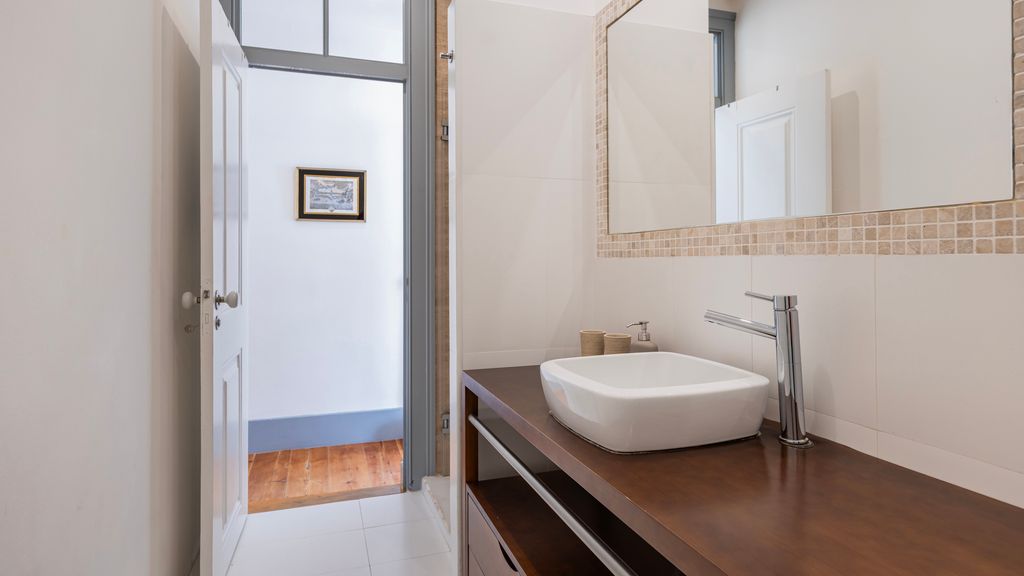 Classic & Super Central Apartment by LovelyStay