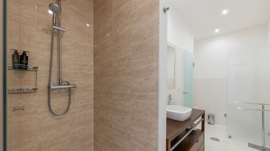 Classic & Super Central Apartment by LovelyStay