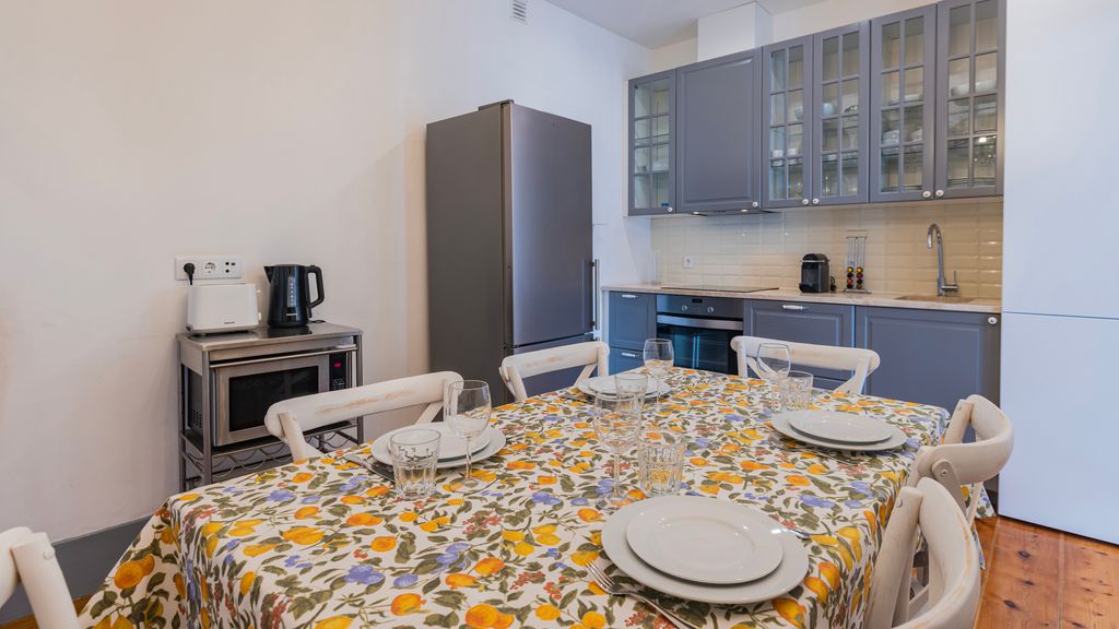 Classic & Super Central Apartment by LovelyStay