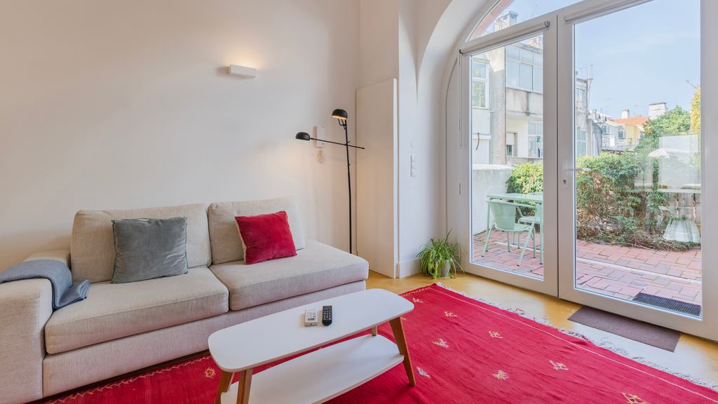 1BDR Apartment w/ Garden View by LovelyStay