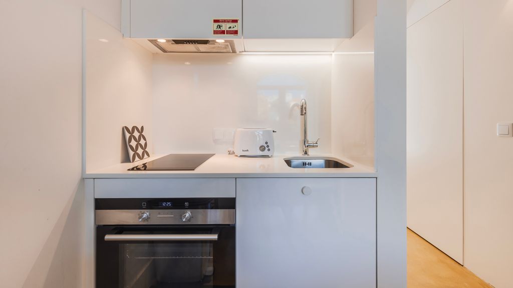 1BDR Apartment w/ Garden View by LovelyStay