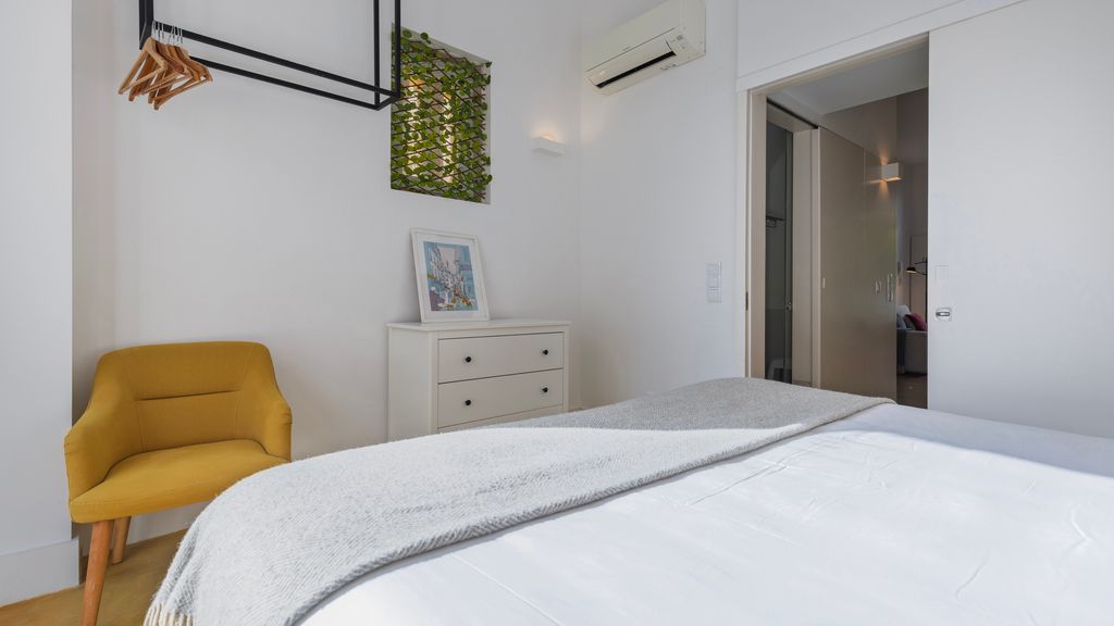 1BDR Apartment w/ Garden View by LovelyStay