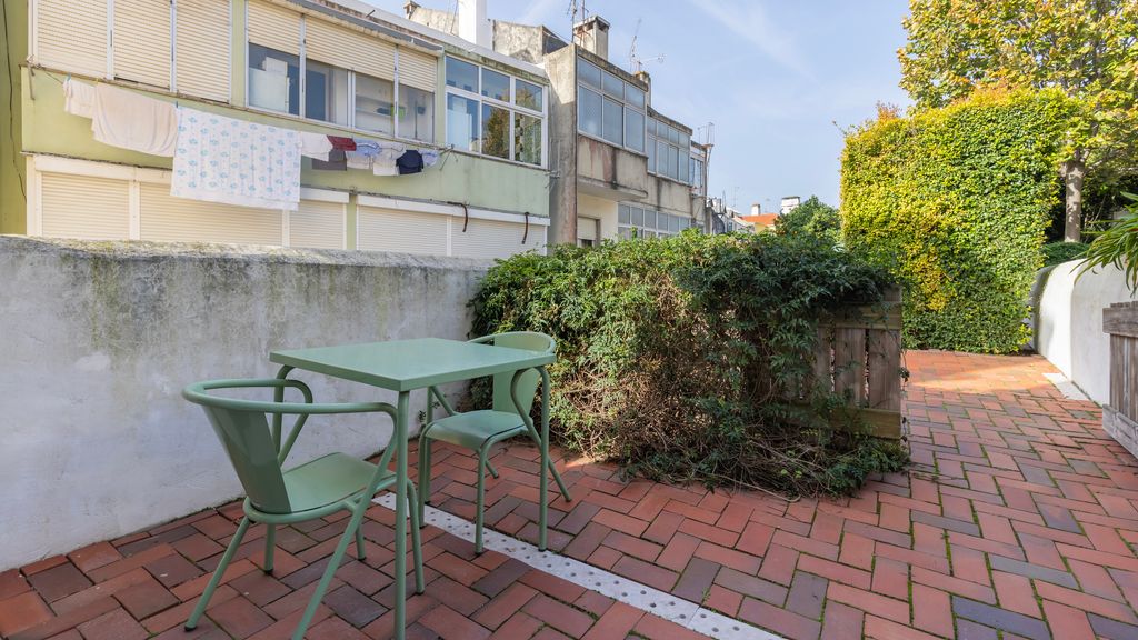 1BDR Apartment w/ Garden View by LovelyStay